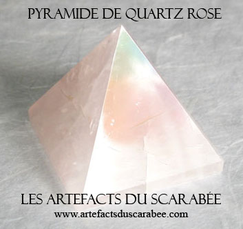 Pyramide de Quartz Rose (2) - Protection & Amour Inconditionnel Pyramide de Quartz Rose (2) - Protection & Amour Inconditionnel