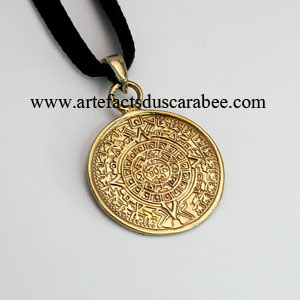 Pendentif "Calendrier Maya-Aztèque" (Bronze 100%) Pendentif "Calendrier Maya-Aztèque" (Bronze 100%)