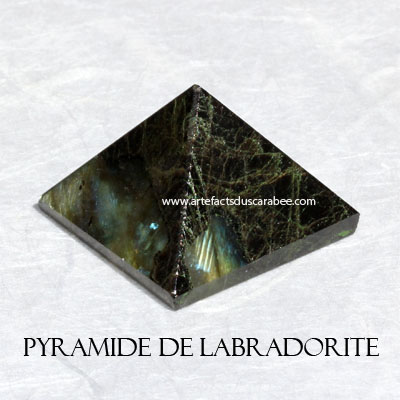 Pyramide de Labradorite (AA) - Pouvoirs Psychiques & Protection Pyramide de Labradorite (AA) - Pouvoirs Psychiques & Protection